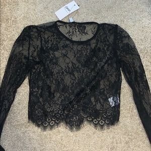 Lace long sleeved crop top
